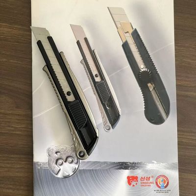 購入 黒いハンドル 赤いテール 互換性 18mm ユーティリティナイフ 標準刃用 オンライン製造