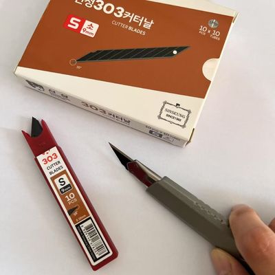 購入 0.38mm厚 SK2 高炭素鋼素材 カッターブレード 車のラッピング用 小型 オンライン製造