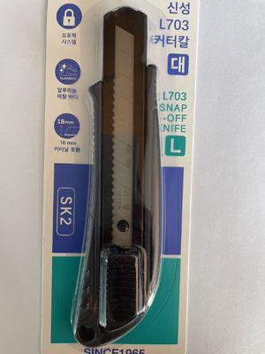 18mm 引き下げ式乾壁用ナイフ 刃長100mm エルゴノミックなデザイン