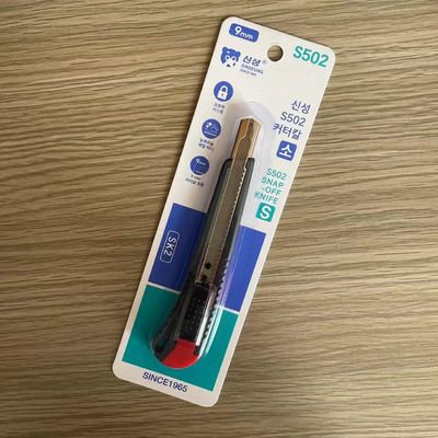 黒と赤の使い道ナイフ 引き下げ可能な86mm SK2鋼スナップオフ刃