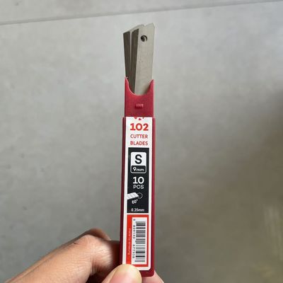 86mm SK2高炭素鋼製、12分割の折線入り刃。切れ味良く、正確な切断が可能