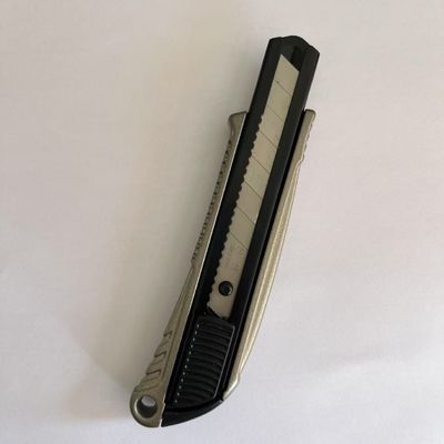 18mm石膏ボード用ロック機構付きユーティリティナイフ、スムーズで安全な切断