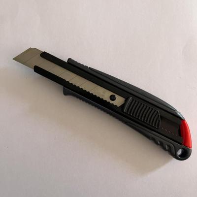 18mm カッターナイフ 用途に応じて耐久性と信頼性を確保し、ビジネスをサポートします。