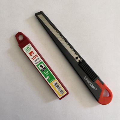 0.38mm 厚さ9mm カッター 引き下げ可能な安全刃 高炭素鋼 包装のための再充填刃