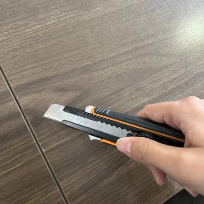 精密で正確な切断のための100mm刃長家庭用石膏ボードユーティリティナイフ
