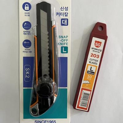 18mm エルゴノミックデザイン スナップオフ刃刃 黒とオレンジ柄